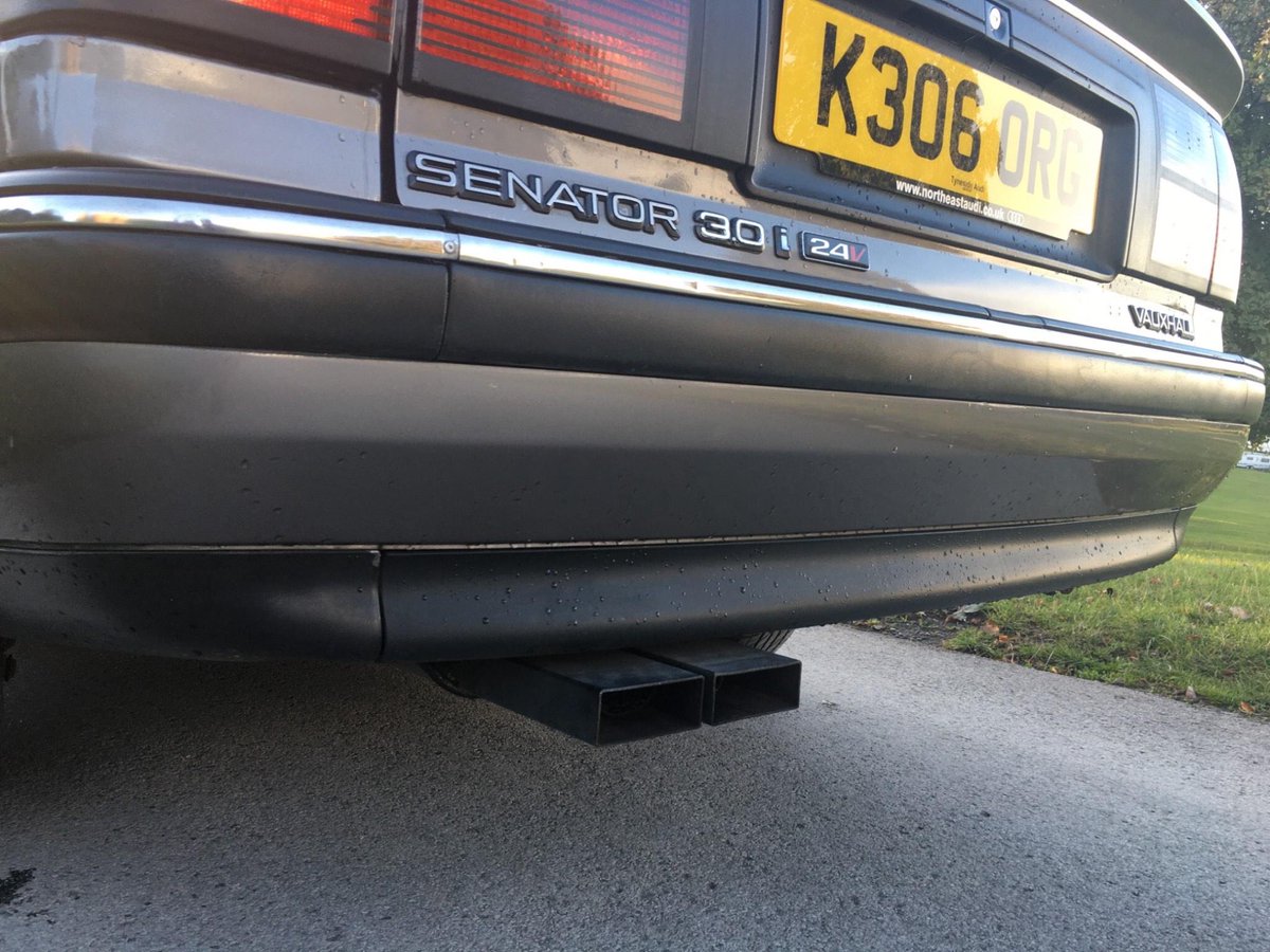 gsmales's tweet image. Saturday’s Autotrader spot is this 1993 Vauxhall Senator CD 3.0 24v Manual. From all the ‘mainstream’ manufacturers at the time, this was the closest to matching the German ‘premiums’. With a Dual Ram engine and 146 mph, it was a favourite with the police. #Vauxhall #ClassicCars