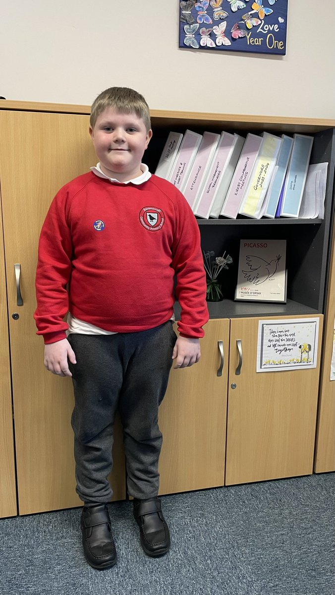 RavenscroftCP's tweet photo. He’s looking proud… and so he should be. He’s making fantastic progress with his phonics. What a a superstar star 🌟 Well done! #proud #SoaringToSuccess #ReadingIsTheKey https://t.co/lvybKru1Dn