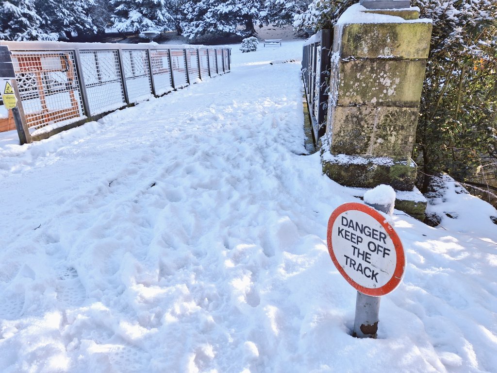 Northern_Travel's tweet image. Some more pictures from my trip to Buxton yesterday. 

Don't think the miniature railway will be working for a bit ❄️

#buxton #peakdistrict #derbyshire