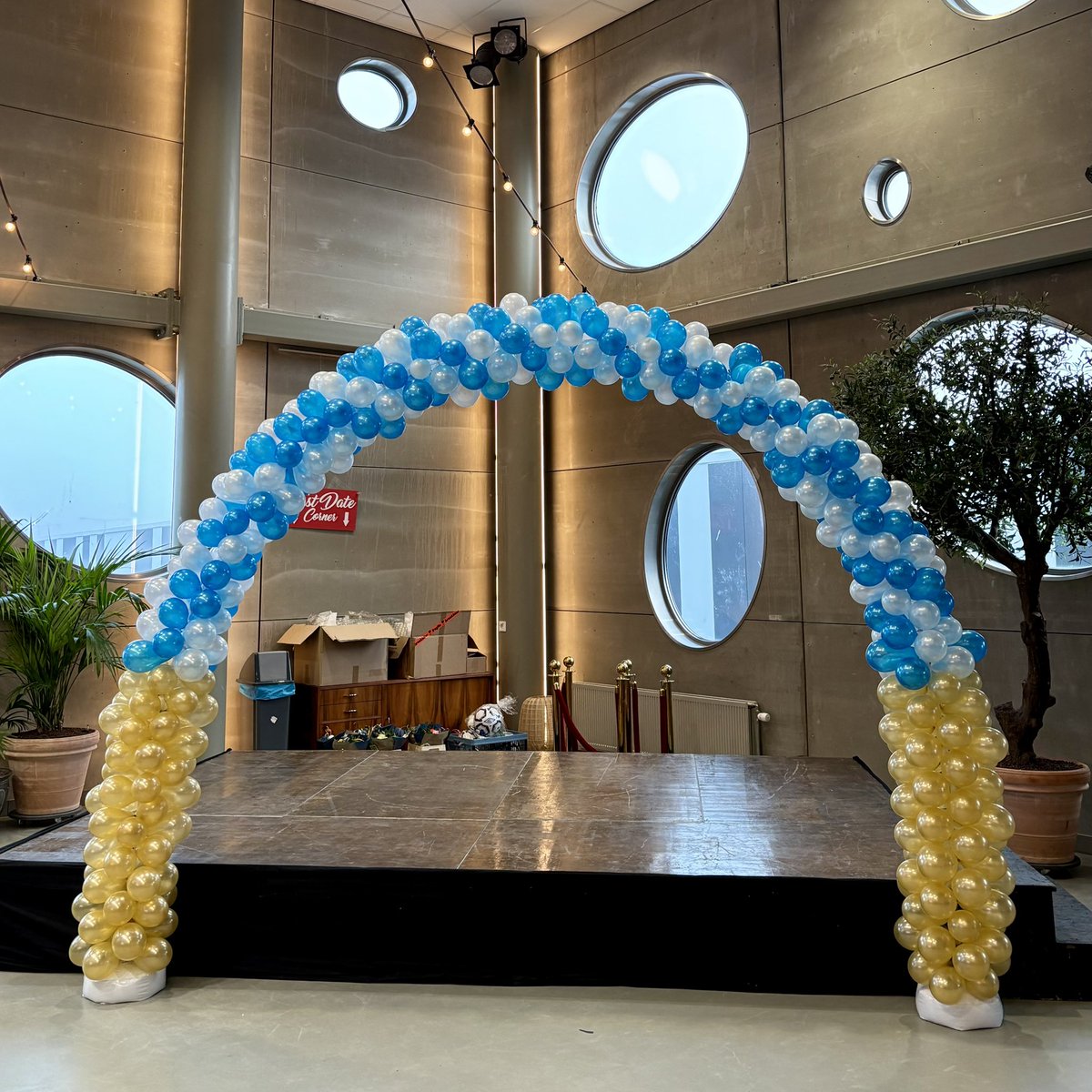 De  jubileumeditie van het leukste zaalvoetbaltoernooi van Nederland gaat beginnen. Fijn dat alle teams er zijn. Fijn toernooi 💙🤍