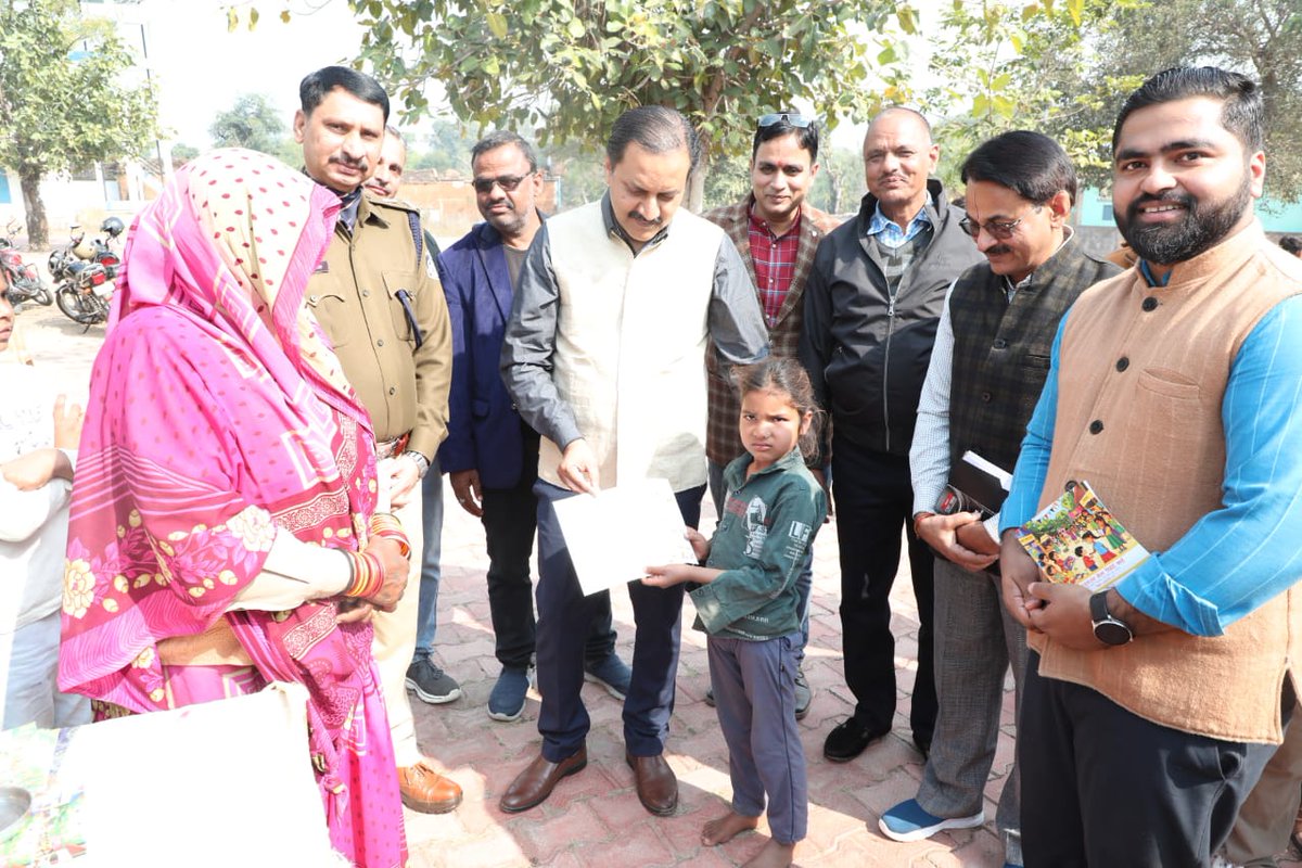कलेक्टर श्री अवधेश शर्मा एवं पुलिस अधीक्षक श्री मनोहर सिंह मंडलोई ने आज शासकीय एकीकृत माध्यमिक विद्यालय दुर्गापुर में आज एफएलमम मेले का निरीक्षण किया गया। 
<a href="/schooledump/">School Education Department, MP</a>
<a href="/JansamparkMP/">Jansampark MP</a>
#missionankur
#FLNMela
#JansamparkMP 
#tikamgarh