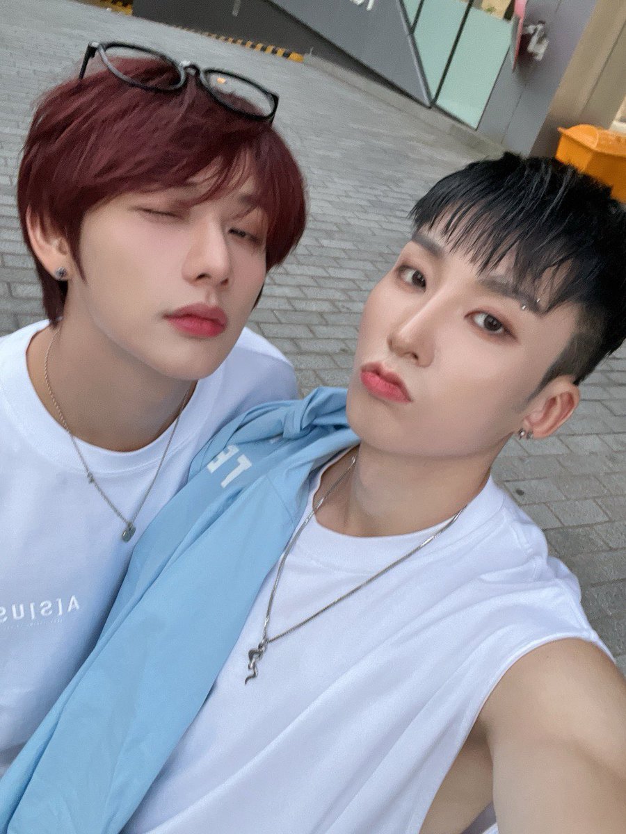 XODIAC_MEMBERS's tweet photo. [#웨인] 

BRO 생일 축하해 
항상 웃게 해줘서 너무 고맙고 
오래오래 함께 활동하고 행복하자 
생일 축하한다 🩶

#XODIAC #소디엑 #WAIN #웨인 https://t.co/oI76XaTJmU