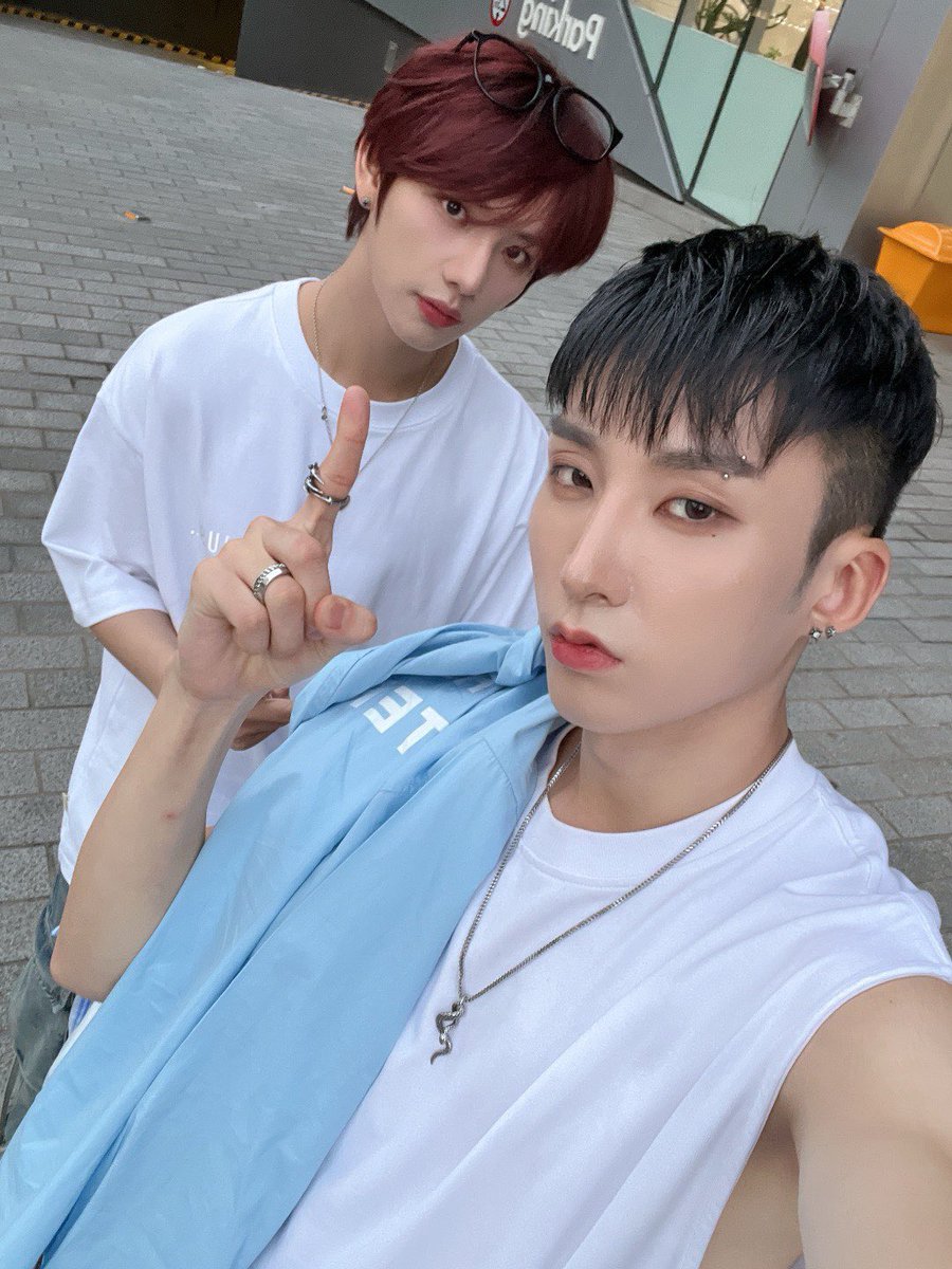 XODIAC_MEMBERS's tweet photo. [#웨인] 

BRO 생일 축하해 
항상 웃게 해줘서 너무 고맙고 
오래오래 함께 활동하고 행복하자 
생일 축하한다 🩶

#XODIAC #소디엑 #WAIN #웨인 https://t.co/oI76XaTJmU