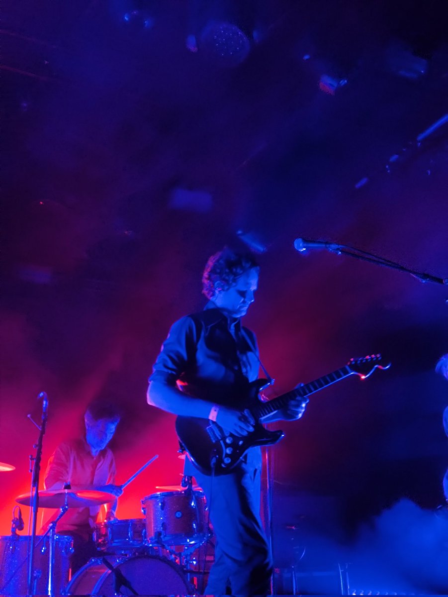 joselescorza's tweet photo. He tenido la suerte de poder ver a @nudozurdo 3 veces en la gira de Clarividencia, la de anoche en @ochoymedioclub fue sublime, inmejorable. Larga vida a este nuevo ciclo de la banda!! https://t.co/ub1Zy47AIH