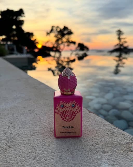 rosinaperfumery's tweet photo. Stephane Humbert Lucas
Pink Boa 📷
Pink Boa is a tangy pink swirl where a fragrant snake will embrace you with its powdery trail, bringing with it the aromas of summer.
#pinkboa #stephanehumbertlucas #rosinaperfumery #fsathens https://t.co/52hWp78HHF