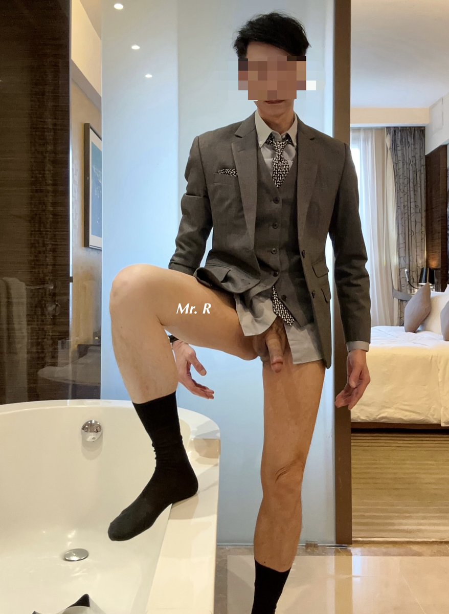 今晚約咗Mr. N 互屌，睇吓邊個被屌射先😏
先俾大家驗下我碌尻🖕