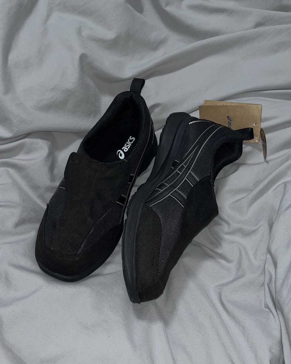 kossok_'s tweet photo. このasics5千円台で買えるのありがたすぎる
もう一色買ってもいい https://t.co/V3LRmlo8gG