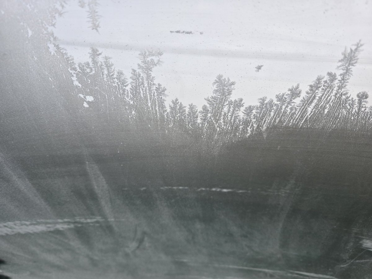 Windows freezing from the inside <a href="/SKODAUK/">Škoda UK</a>. Just shouldn't happen on a modern car should it? Scraped a drove away in the 20 year old BMW no issues.