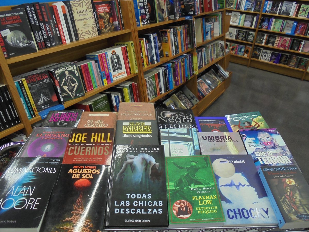Gigamesh Sant Antoni (@gigamesh2mano) on Twitter photo 12/1 Mucho terror, este domingo en la parada de <a href="/GigameshTienda/">Librería Gigamesh</a> en el Mercat de Sant Antoni. Destacamos los nuevos valores patrios: Nieves Mories y Santiago Eiximeno (más algunos otros que no están en la foto, pero estarán en la parada...) 12/1 Mucho terror, este domingo en la parada de <a href="/GigameshTienda/">Librería Gigamesh</a> en el Mercat de Sant Antoni. Destacamos los nuevos valores patrios: Nieves Mories y Santiago Eiximeno (más algunos otros que no están en la foto, pero estarán en la parada...)