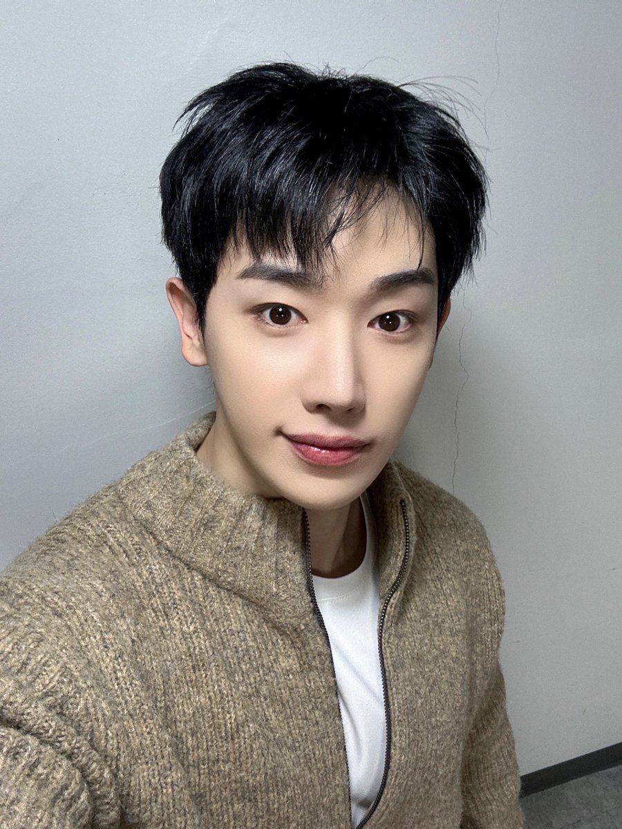official__wonho's tweet photo. 오늘 너무 좋았다 ㅎㅎ 자주 보자 이제

#원호 #WONHO https://t.co/nUE5tpKtTQ