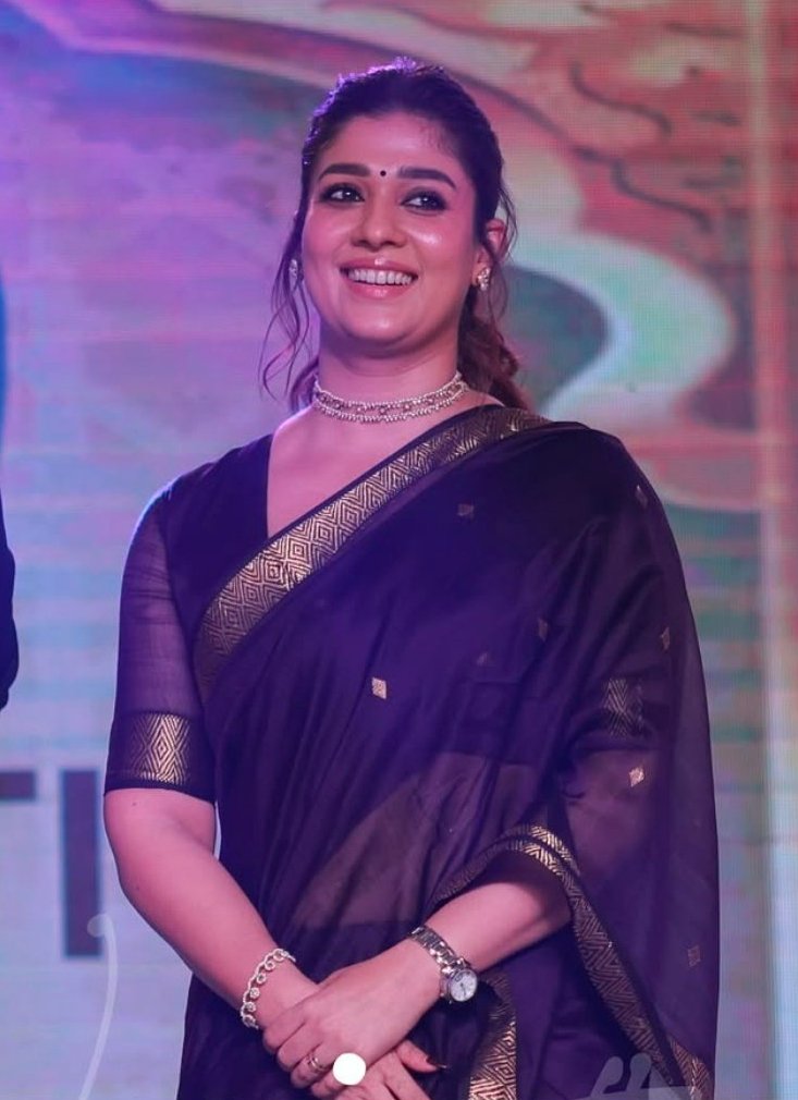 nayantharaax's tweet photo. Burry them 🔥 with your Smile 😊 
#Nayanthara https://t.co/vtbrgbE9i2