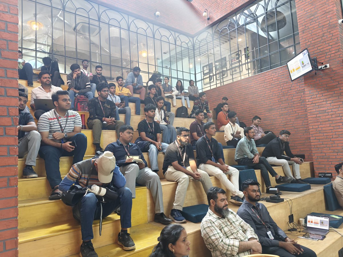 hackmum's tweet image. Taking the baton forward from @shanselman #dotnetconf24mum , @ChandrakantRad2 &amp;amp; Chinmay deep dive into seamless migration of #dotnetframework to #dotnecore @bookmyshow