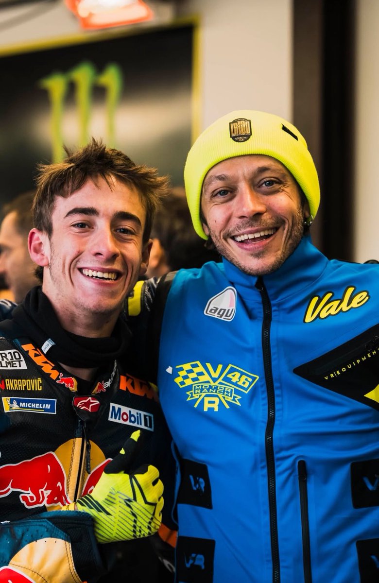 crash_motogp's tweet photo. Pedro Acosta &amp; Valentino Rossi 🤝 https://t.co/L9kTVt9uJz