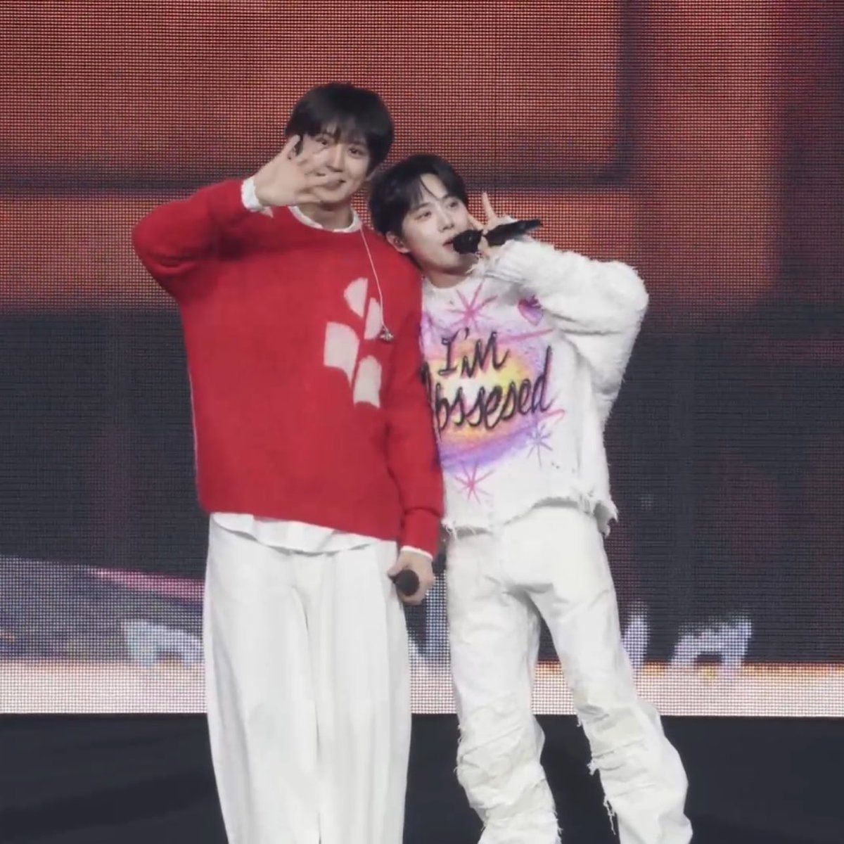 CHANYEOL AND SUHO’S HEIGHT DIFFERENCE I’M CRYINGGGG