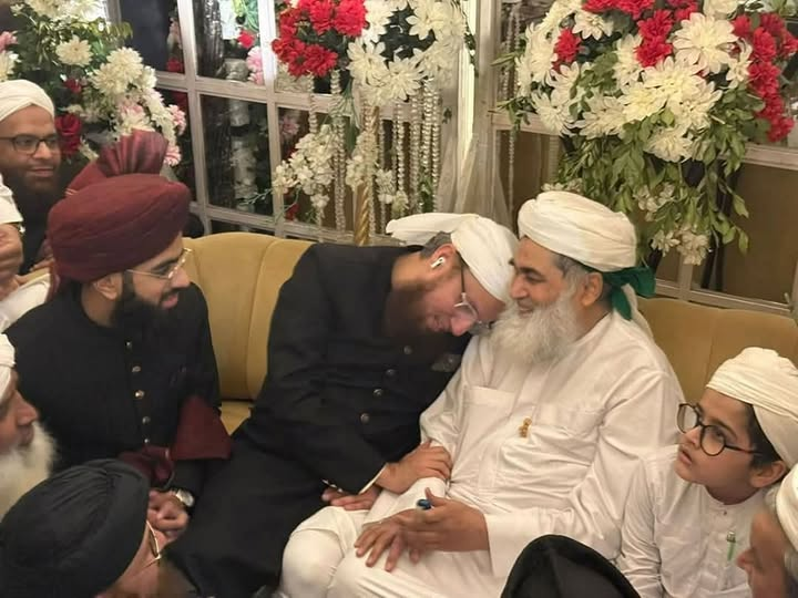 مجھ کو ملی ہے عزت عطار کی بدولت
چمکی ہے میری قسمت عطار کی بدولت
جب تک بکے نہ تھے کوئی پوچھتا نہ تھا
عطار نے خرید کر انمول کردیا
یااللہ میرے مرشد کو آباد رکھ آمین
مولانا عبدالحبیب عطاری کی بیٹی کی شادی میں امیر اہلسنت کی شرکت
#MaulanaIlyasQadri 
#AbdulHabibAttari