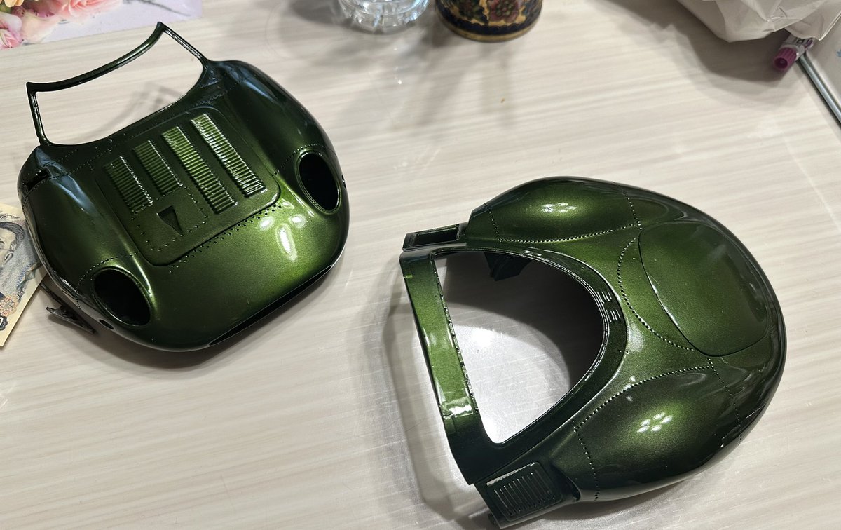 tomoparu's tweet photo. #modelfactoryhiro
#XJ13
先ほどの修復を済ませて、3回ほど研ぎ出したのち、希釈2倍のウレタンクリアを仕上げに吹いて塗装は完成とします https://t.co/Yu81Nng6Ze