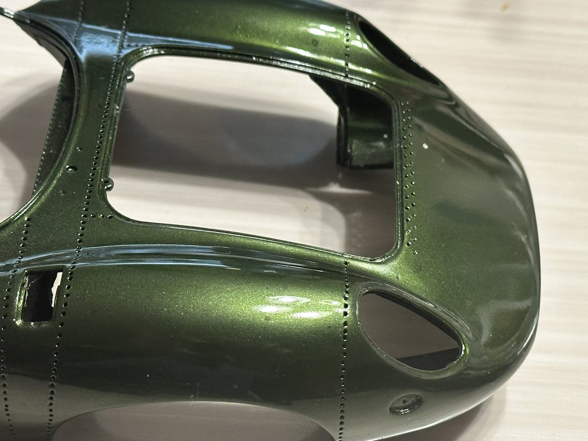 tomoparu's tweet photo. #modelfactoryhiro
#XJ13
先ほどの修復を済ませて、3回ほど研ぎ出したのち、希釈2倍のウレタンクリアを仕上げに吹いて塗装は完成とします https://t.co/Yu81Nng6Ze