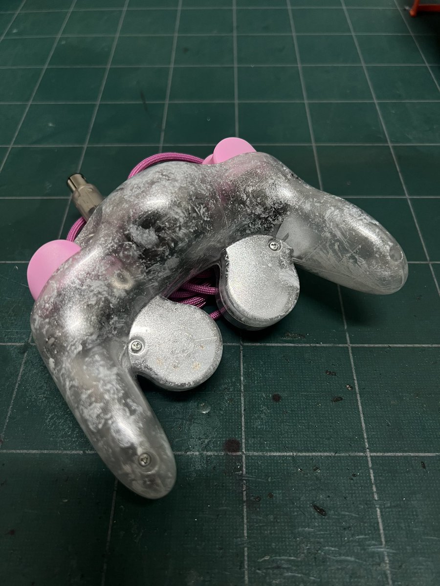 Petite manette pour <a href="/s0raa92/">sora 🏴‍☠️🦧</a>  sur le thème de luffy gear 5 🥰