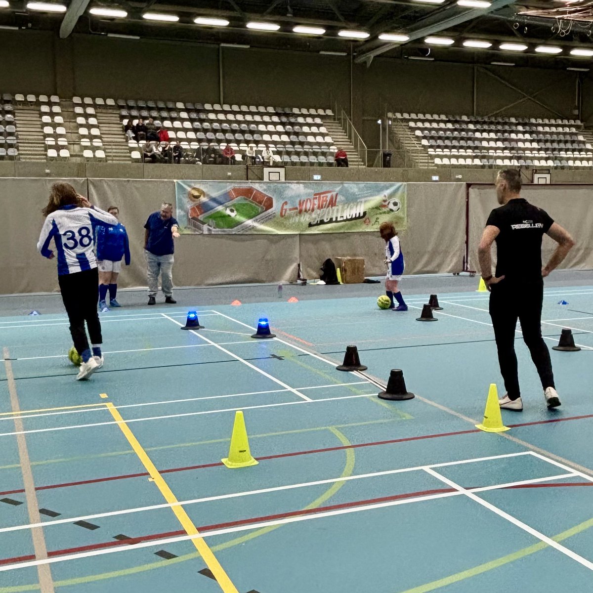 Extra verrassing omdat het onze jubileumeditie is: <a href="/FCdeRebellen/">FCdeRebellen</a> op bezoek. Wedstrijdjes, circuit trainingen 💙🤍