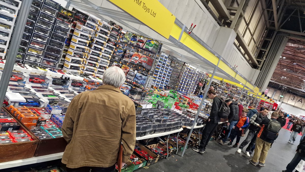 Autosport_Show's tweet photo. Are you looking to fill out your #diecastmodel collection, find great deals on #F1 team #merch, discover amazing new #motorsport related #art or just find some amazing #autosport gifts? #AutosportInternational is a great place to do all of these things! https://t.co/VYWnkltfZD