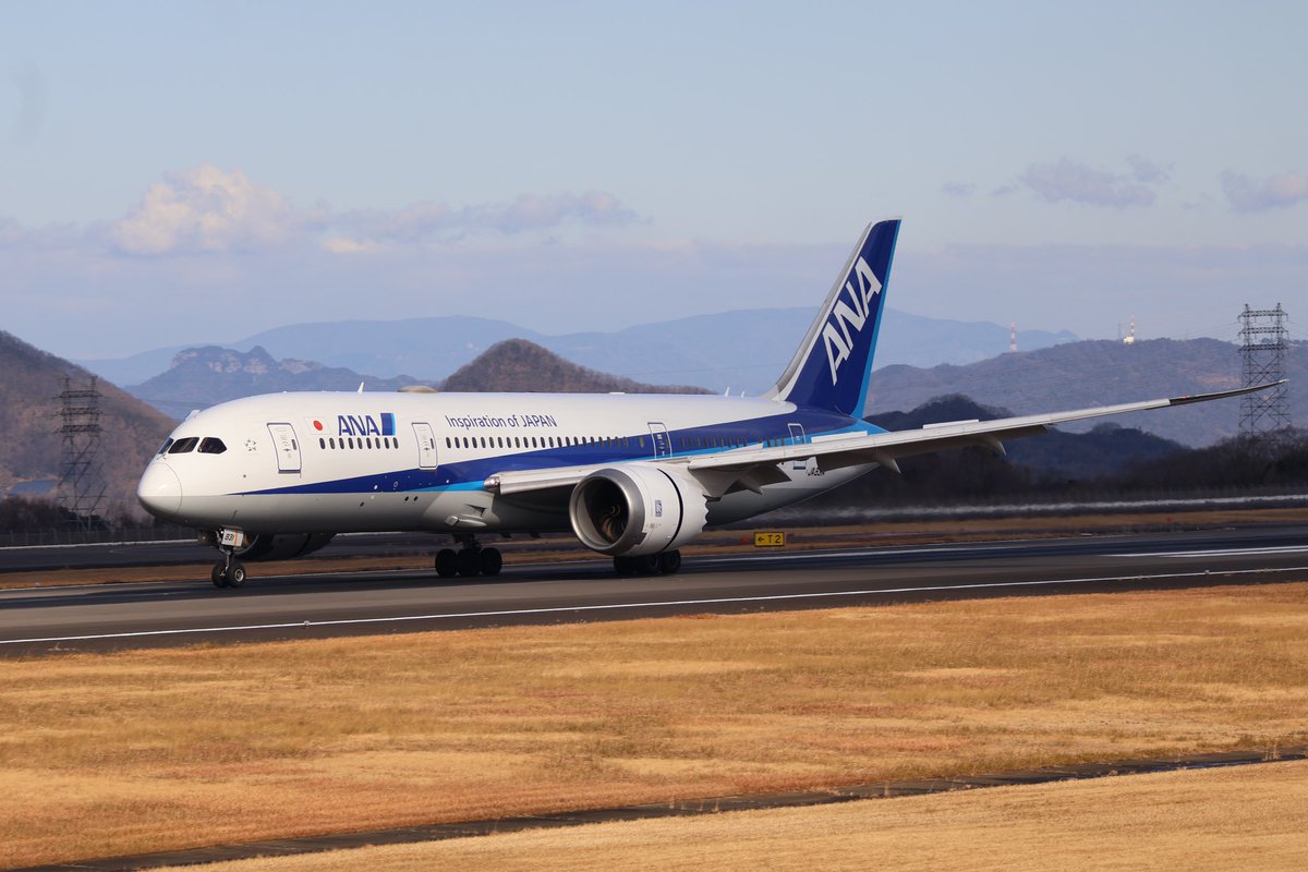 Aldebaran114's tweet photo. こんばんは🌆
今日はANAさんのB787が来るようだったので空活に高松空港へ行きました。
シュッとしててかっこいいです😎

#ANA #B787 #78M #JA831A 
#高松空港　#TAK https://t.co/r1ryFmZmJD
