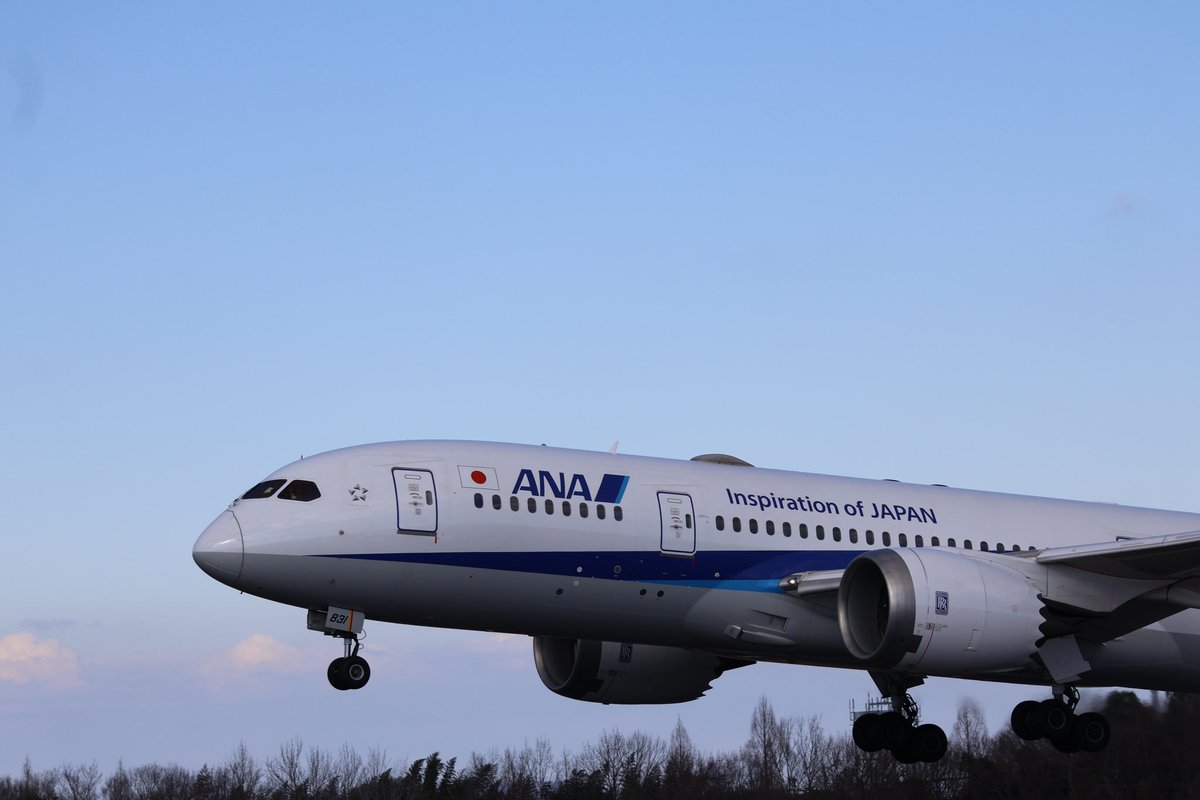 Aldebaran114's tweet photo. こんばんは🌆
今日はANAさんのB787が来るようだったので空活に高松空港へ行きました。
シュッとしててかっこいいです😎

#ANA #B787 #78M #JA831A 
#高松空港　#TAK https://t.co/r1ryFmZmJD