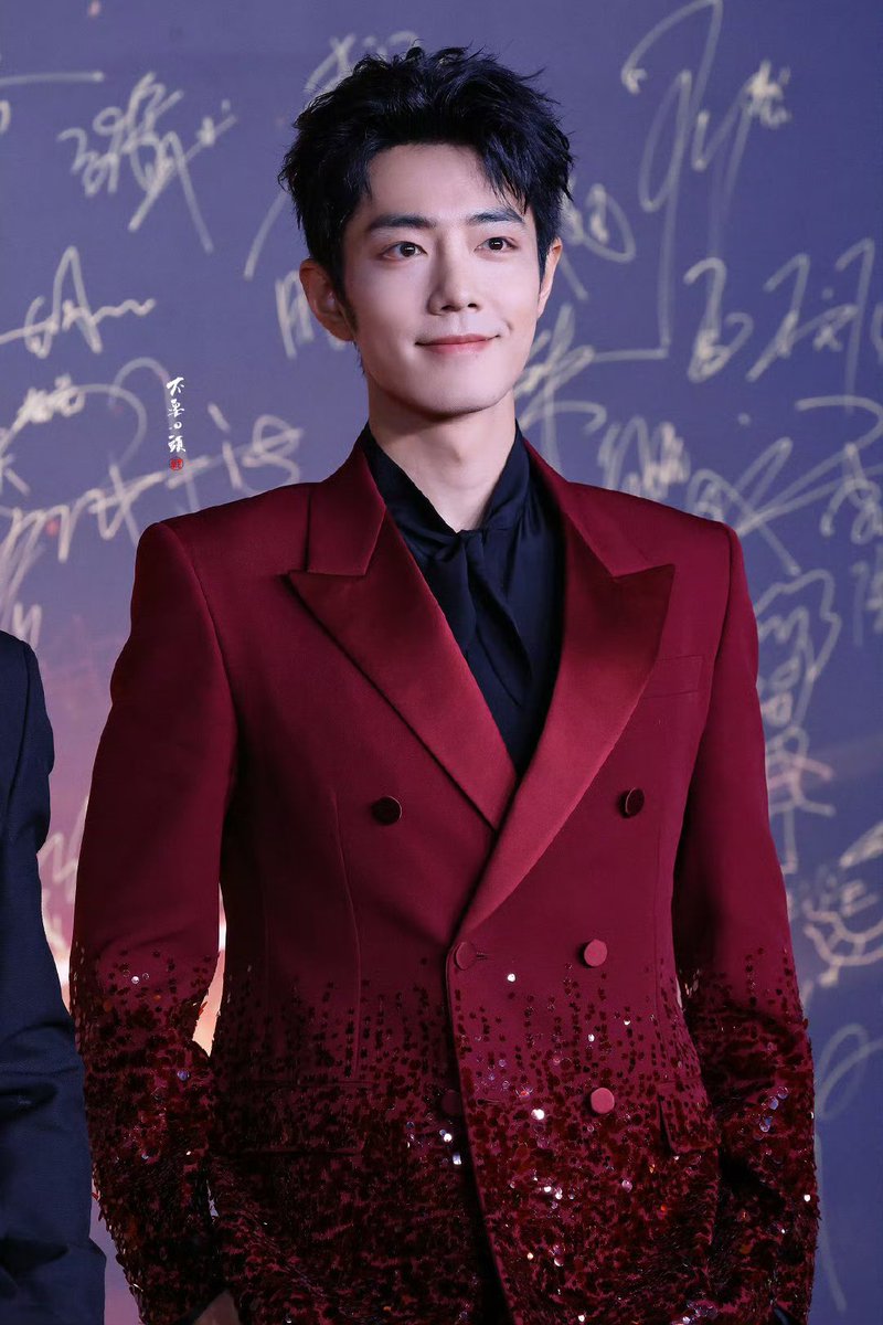 smiley bunny Xiao Zhan! 🐰❤️

cr. 不要回頭·肖戰