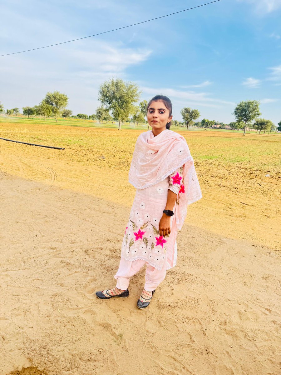 Bhanwari021's tweet photo. मेरा पानी उतरता देख,मेरे किनारे पर घर मत बना लेना,
मैं समुंदर हूं,लौट कर वापस आवगी!
#lifestyle https://t.co/oBTuJdgj6f