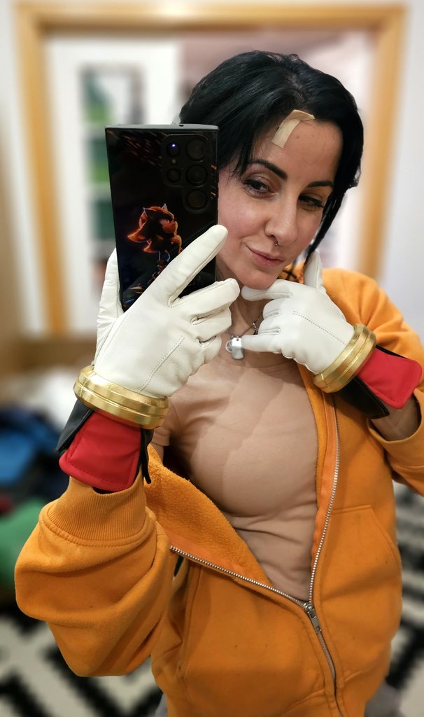 Shadow-cosplay progress of the day😁
Finished the gloves✊🏻🖤❤️
#rabbidedge #Shadowcosplay #soniccosplay #ShadowTheHedgehog