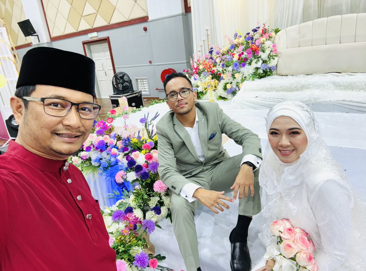 azmi_ej's tweet photo. ON DUTY: Emcee Majlis Perkahwinan Kashroey &amp; Nursyafiqah. Syabas dan Tahniah buat Absan Faridzwan Abidin &amp; Natasha Haneem menerima anak menantu. 

#emceeazmiharis #azmiharisej #emceekahwin
#emceeofmalaysia #emceeofsabah https://t.co/2RITqN8mKI