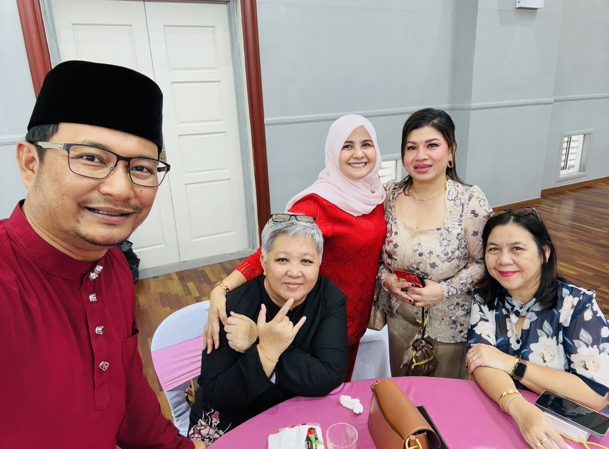 azmi_ej's tweet photo. ON DUTY: Emcee Majlis Perkahwinan Kashroey &amp; Nursyafiqah. Syabas dan Tahniah buat Absan Faridzwan Abidin &amp; Natasha Haneem menerima anak menantu. 

#emceeazmiharis #azmiharisej #emceekahwin
#emceeofmalaysia #emceeofsabah https://t.co/2RITqN8mKI