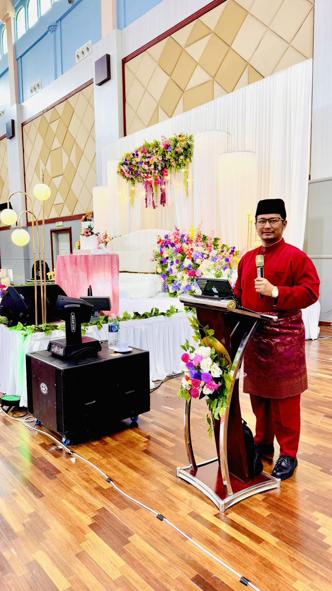 azmi_ej's tweet photo. ON DUTY: Emcee Majlis Perkahwinan Kashroey &amp; Nursyafiqah. Syabas dan Tahniah buat Absan Faridzwan Abidin &amp; Natasha Haneem menerima anak menantu. 

#emceeazmiharis #azmiharisej #emceekahwin
#emceeofmalaysia #emceeofsabah https://t.co/2RITqN8mKI