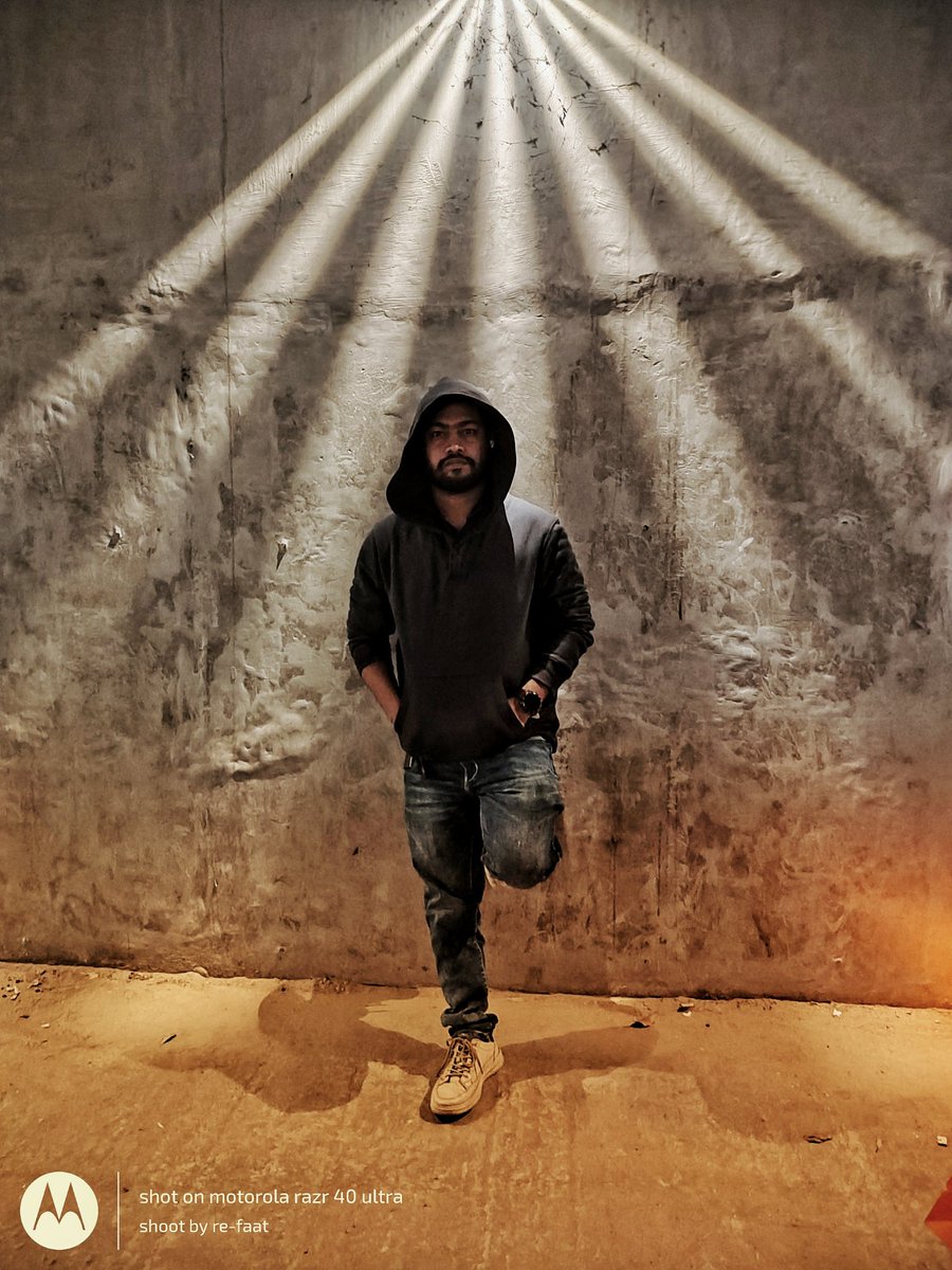 Premrifat's tweet photo. Mujhe bas ab rone do Iss gham ko behne do Na saath jo choot raha Ise aaj toot ne do https://t.co/Gwo99OF0hd
