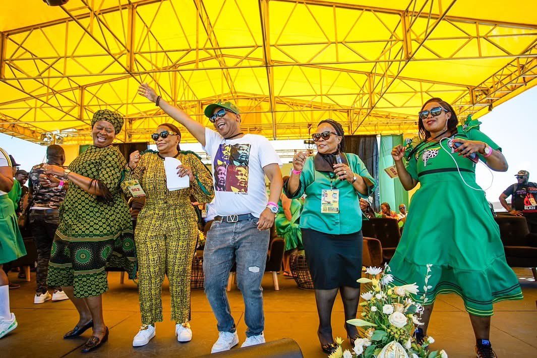 ANCLimpopo's tweet photo. ANC Provincial Secretary Vhamusanda Reuben Madadzhe with fellow members of the NEC. Leadership Dumela!
📍#MandelaParkStadium, Khayelitsha
#ANC113Anniversary
#ANC13 https://t.co/aWH48i4HDe