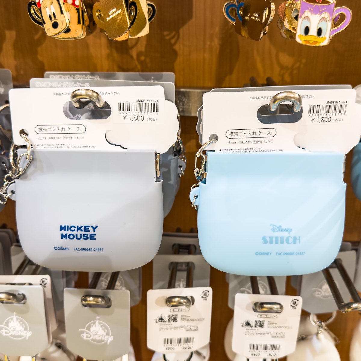 ディズニーストア ミッキー、スティッチデザインの携帯ゴミ入れケース