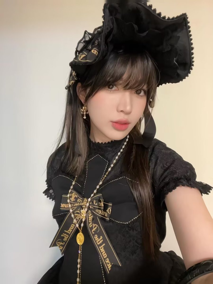 xinren885's tweet photo. 好久没穿黑丝 https://t.co/ERVwyb8MpJ