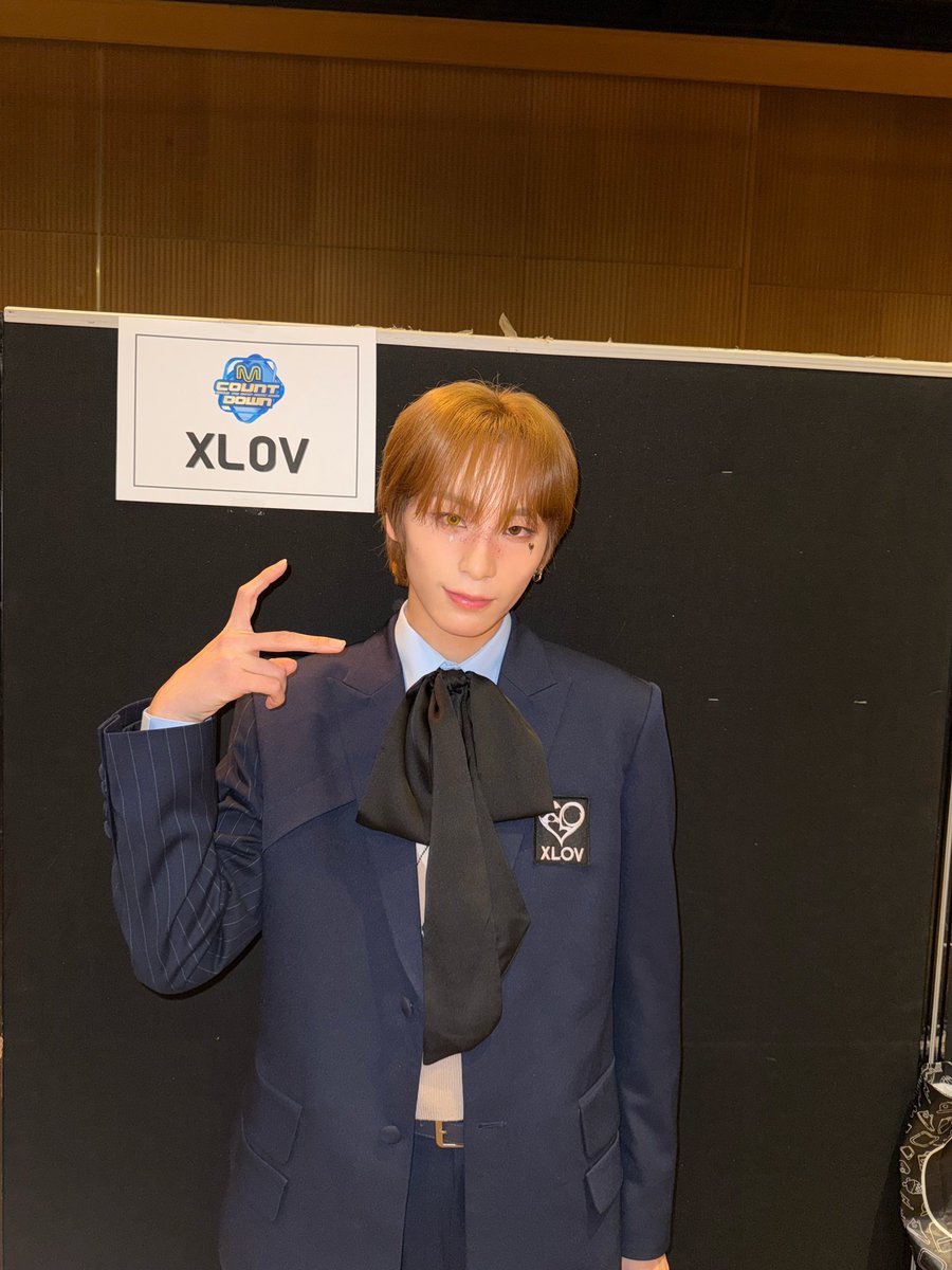 [📸]

250109 Mnet 엠카운트다운

#XLOV #엑스러브
#WUMUTI #우무티 #RUI #루이 #HYUN #현 #HARU #하루 
#Imma_Be #XLOV_Imma_Be