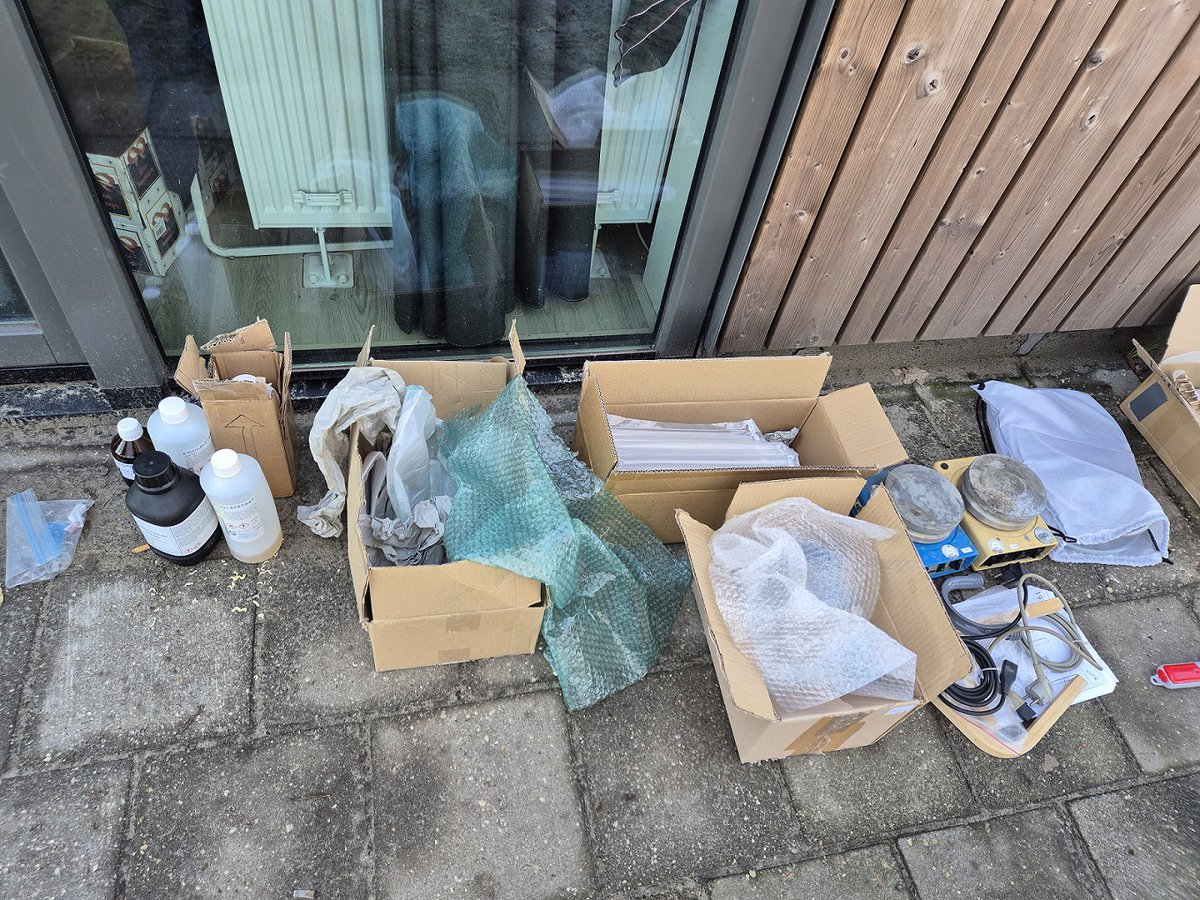 Politie vindt productielocatie Flakka en harddrugs in woning Roosendaal