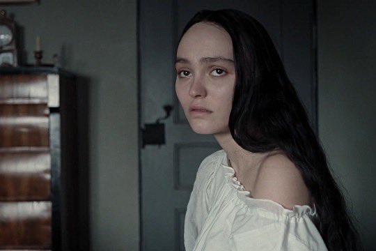 how i look at people who say they want weird girls but shame and insult those same girls for romanticizing the grotesque, collecting animal bones, wearing blood vials, liking taxidermy and having different interests in general