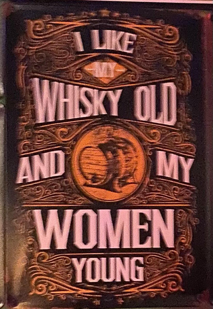 finnst fólki í alvörunni bara í lagi að hafa svona upp á vegg? finnst þetta svo creepy