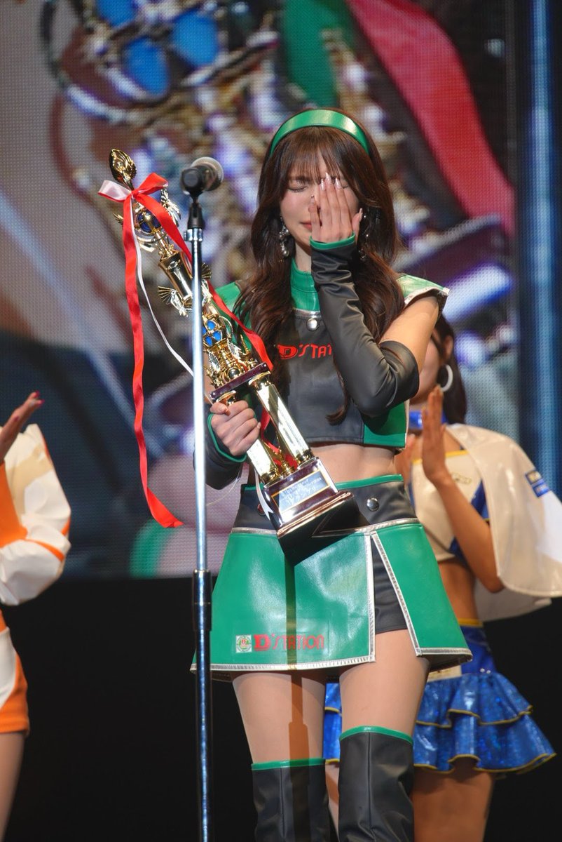kotone_dayo_'s tweet image. 夢が現実に変わった日。
/
この度水瀬琴音はレースアンバサダーアワード2024にて『グランプリ🏆』を受賞する事ができました🥹✨
\
みんなと一緒に掴んだこの1番大きなトロフィーはこちゃの一生の宝物です😭💕
最高の景色をみせてくれた皆様、本当に本当にありがとうございました😖💚