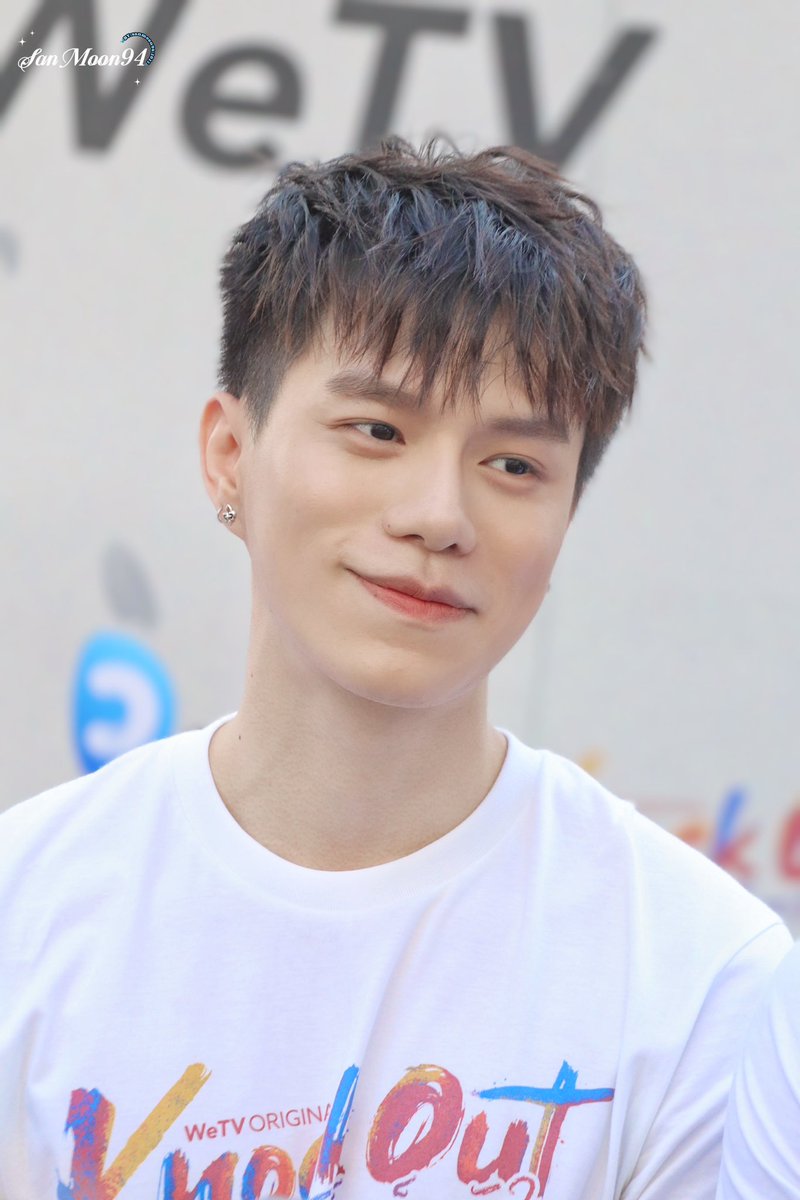sanmoon948's tweet photo. [110125] ~ 

หล่อจังงง😁🥰

#บวงสรวงKnockOut
#KnockOutTheSeries #หมัดน็อกล็อกหัวใจ
#wiset  #WiWiset  #wiwitestt
#WeTVth #WeTVOriginal
#DeeHupHouse #DeeHup https://t.co/3WEXMzdV4h