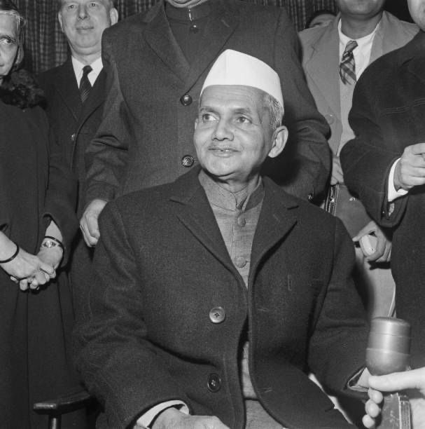 Remembering my grandfather, the great #LalBahadurShastri today, whose vision for a self-reliant India continues to inspire millions. A true patriot who believed in the power of the people. 
🙏 #ShastriJi #JaiJawanJaiKisan