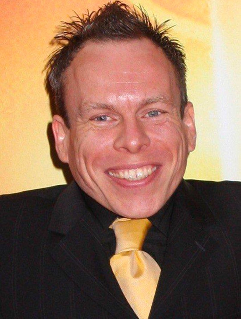 Well done to Warwick Davis for being awarded the BAFTA Fellowship recognition of his commitment and contribution to Theatre, film and television.

It’s along old journey on TV and in his career from waxing both my bum cheeks on ‘Celebrity Scissorhands’! 

Well done Sir! #topchap