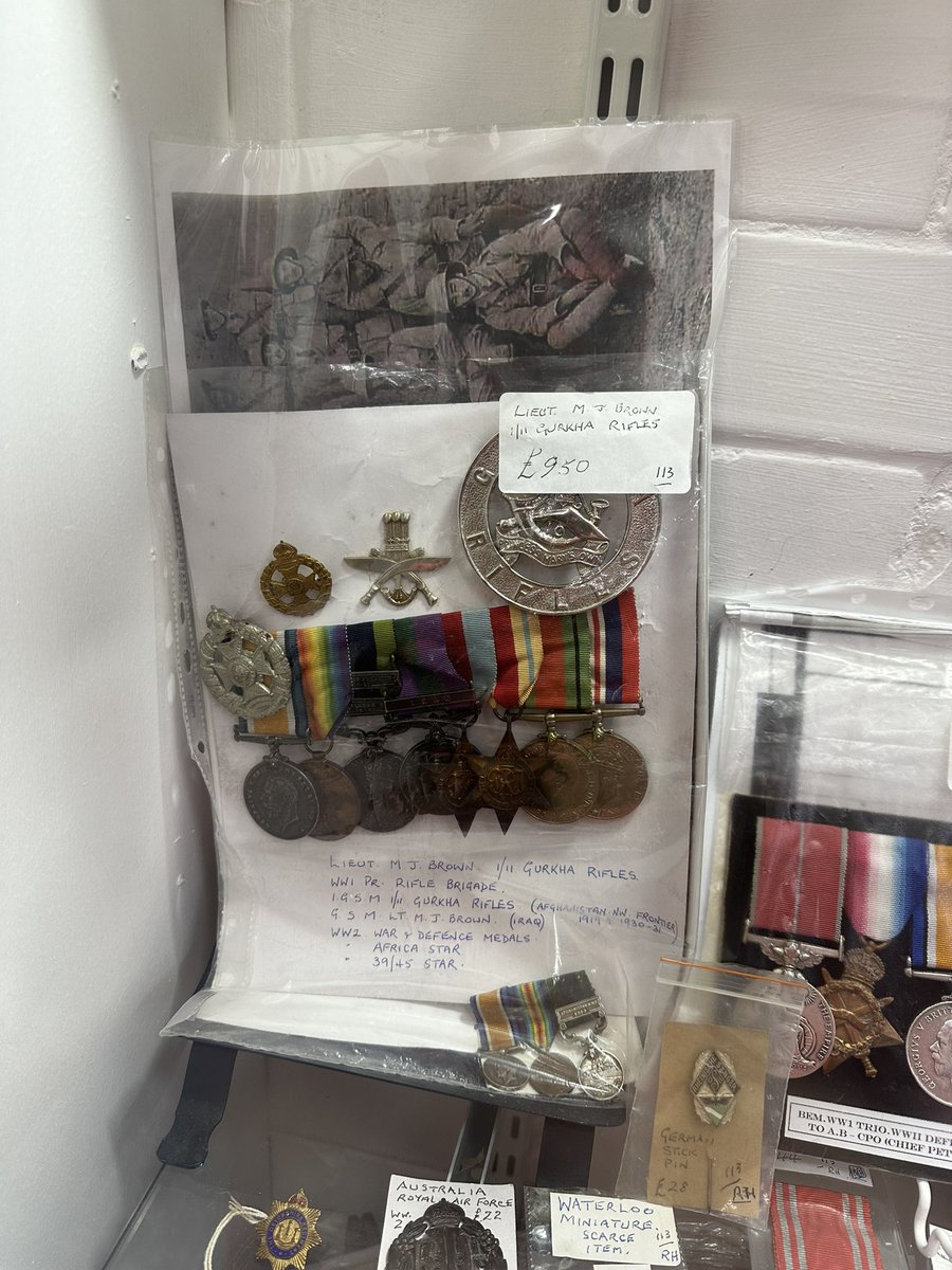 astraantiques's tweet photo. Unit 113 is just one of our dealers selling military items here at @astraantiques
Open 10-5pm
#military #ww1 #ww2 #militaria #trenchart #warmedals #uniforms #weapons #knives #boots #helmets #replicaweapons #astraantiquescentre #hemswell #lincolnshire https://t.co/thmMlichw8