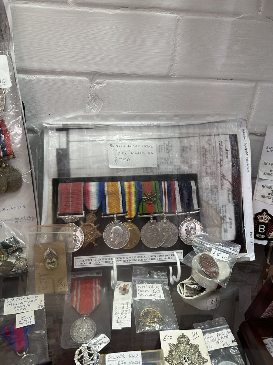astraantiques's tweet photo. Unit 113 is just one of our dealers selling military items here at @astraantiques
Open 10-5pm
#military #ww1 #ww2 #militaria #trenchart #warmedals #uniforms #weapons #knives #boots #helmets #replicaweapons #astraantiquescentre #hemswell #lincolnshire https://t.co/thmMlichw8