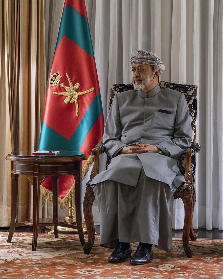 مع السلطان في عسر ولينٍ
ونحن على الوفاء له نسيرُ

نطيع إذا سمعنا منه أمراً
ونمضي حيث حضرته يشيرُ 

#١١_يناير_نهضة_متجددة