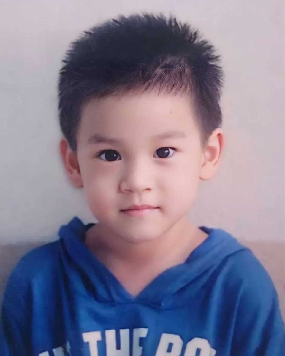 echaasz's tweet photo. Happy children day for our sunshine protector &amp; his sunshine AlmondProgress

#AlmondProgress
#BabyALMONDboy
#ProgressChildrensDay https://t.co/5t7ehtmlSj