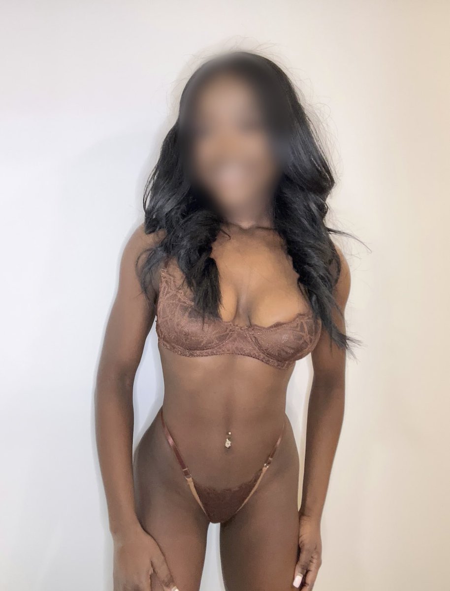 CharlotteVIP_'s tweet photo. 🤎🤎🤎
Wish i was snowed in with you…🥰❄️ https://t.co/0ENYZehF59