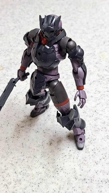 30MFのローザンファイターをシンプルにしてちょっとダークヒーローな感じにしました武器のみ別売ですが簡易化したらそれらしくなるのは良いかも 
